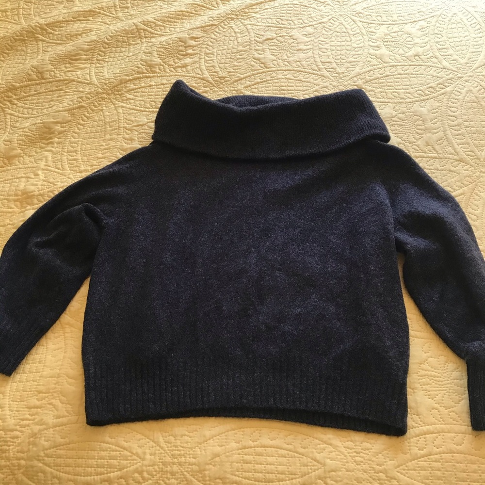 ⏳ LAST CHANCE H&M Off-shoulder Sweater